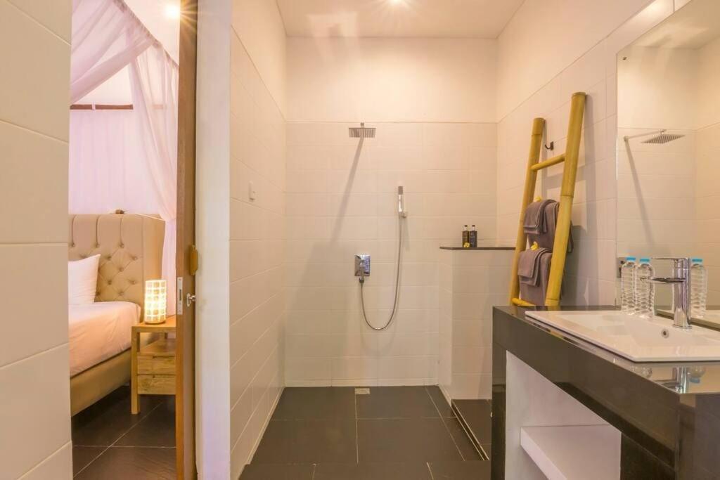 Villa Hidden Pearl, With Private Cook And Pool Karangasem Exteriör bild